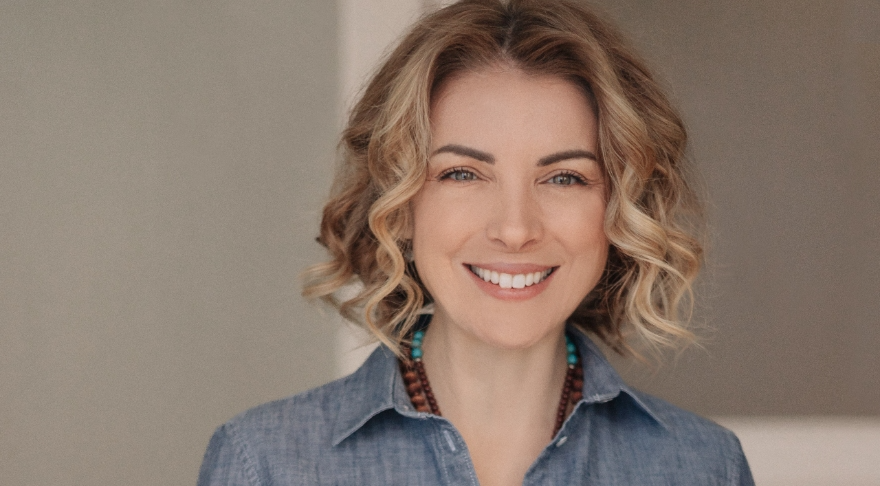 Özge Özrbek